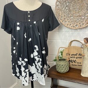 Round Neck Floral Print Black & White Top Size Medium